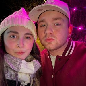 Meet your Poshers, Megan and Josh 🩷🩵